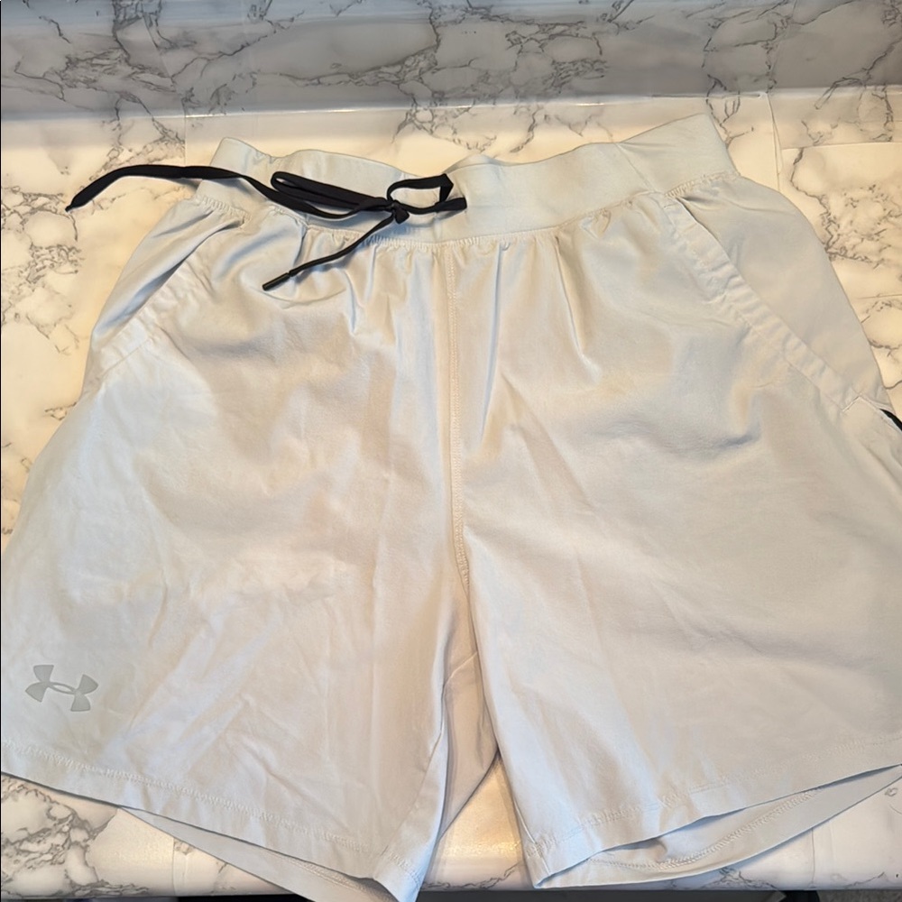Men’s under armour running shorts Large